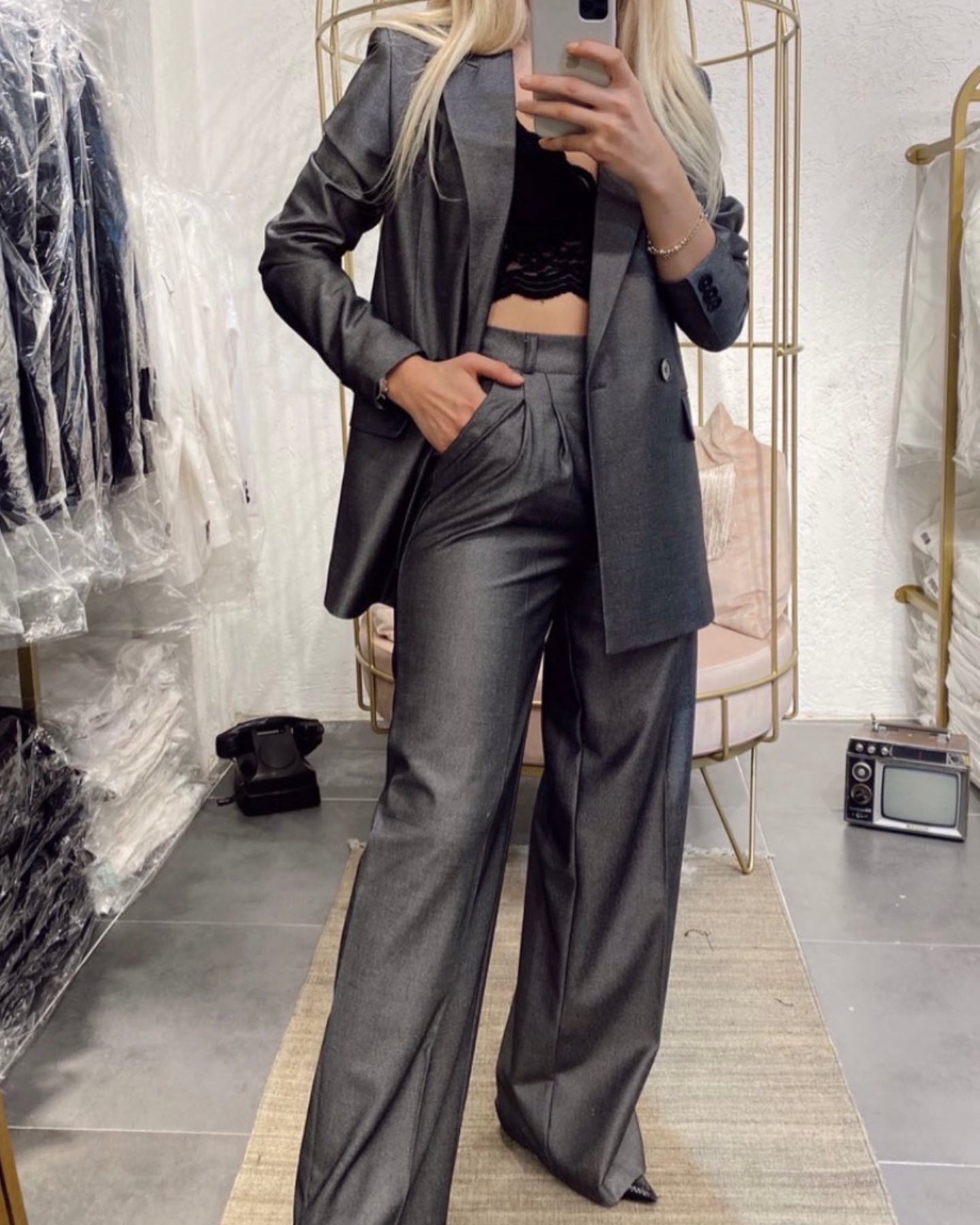 AECE1ECD-0A9A-4C0F-8BF9-146FB1F1D3E7